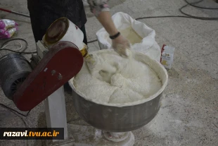پخت روزانه ۵ هزار قرص نان برای پذیرایی از میهمانان مراسم تشییع رهبر شهید در دانشکده شهید منتظری 6